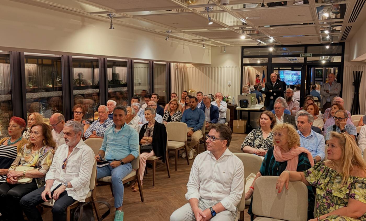 Público asistente a la conferencia sobre Jaime I en el Only YOU Hotel Valencia